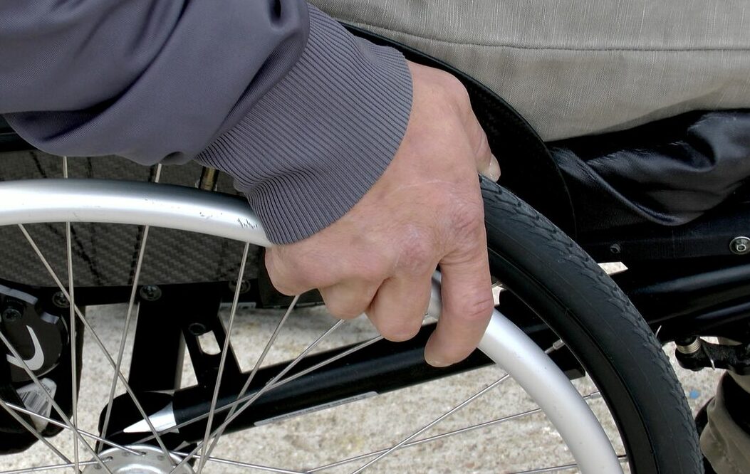 Rollstuhl beantragen bei Pflegegrad 2: Kostenfreie Vorlagen